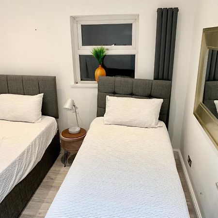 Modern 2 Bedroom Apartment With Private Garden Near Canary Wharf Londres Exterior foto