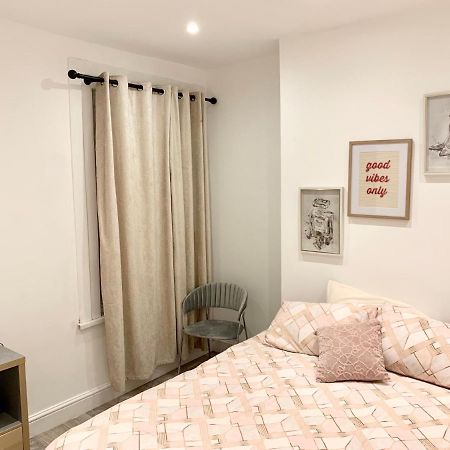 Modern 2 Bedroom Apartment With Private Garden Near Canary Wharf Londres Exterior foto