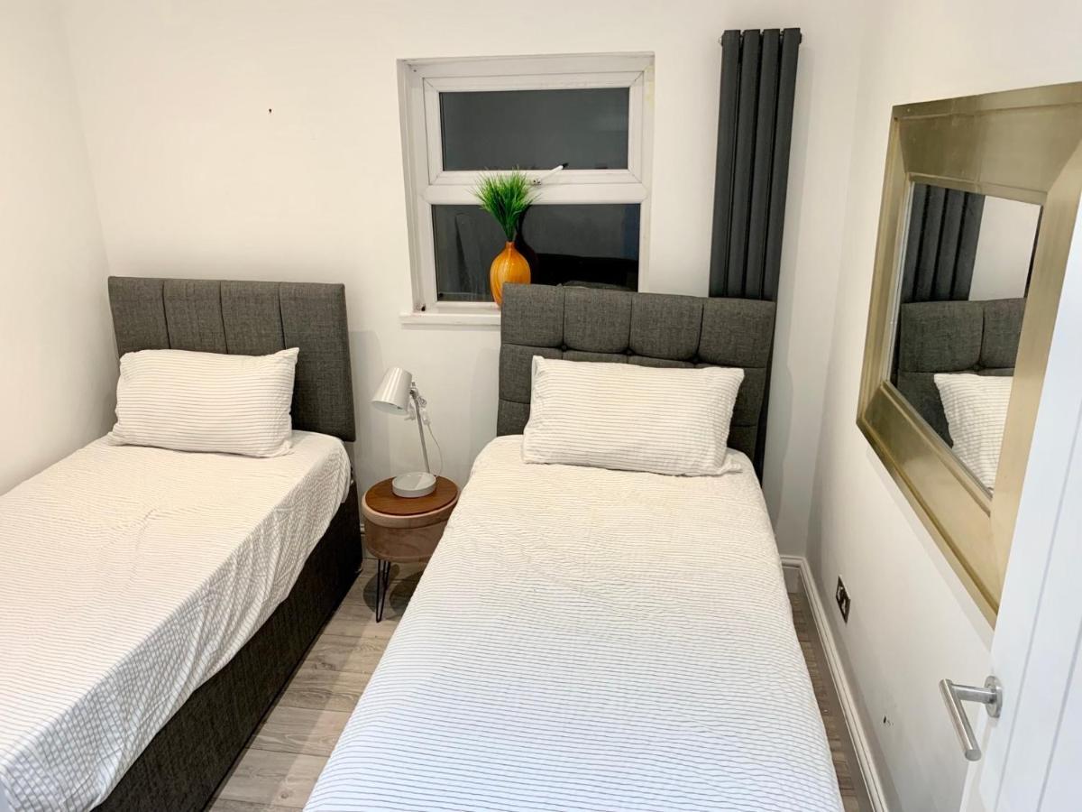 Modern 2 Bedroom Apartment With Private Garden Near Canary Wharf Londres Exterior foto